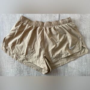 Nike Standard Fit Swift Shorts